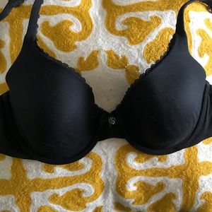 Victoria’s Secret Lined Perfect Coverage Bra!